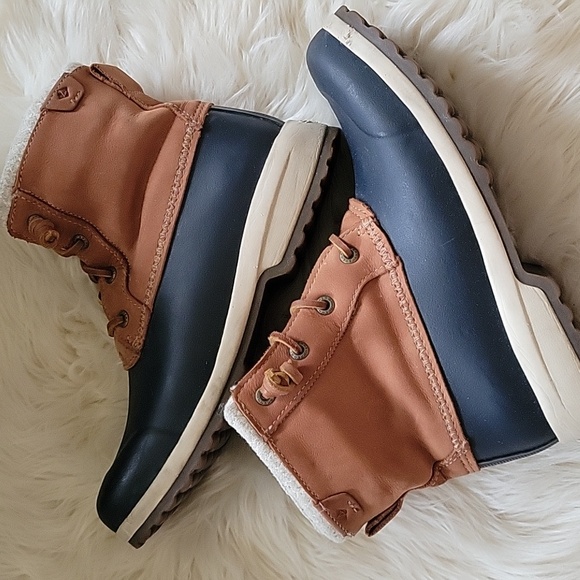Sperry Navy and Cream Boots - Picture 2 of 12